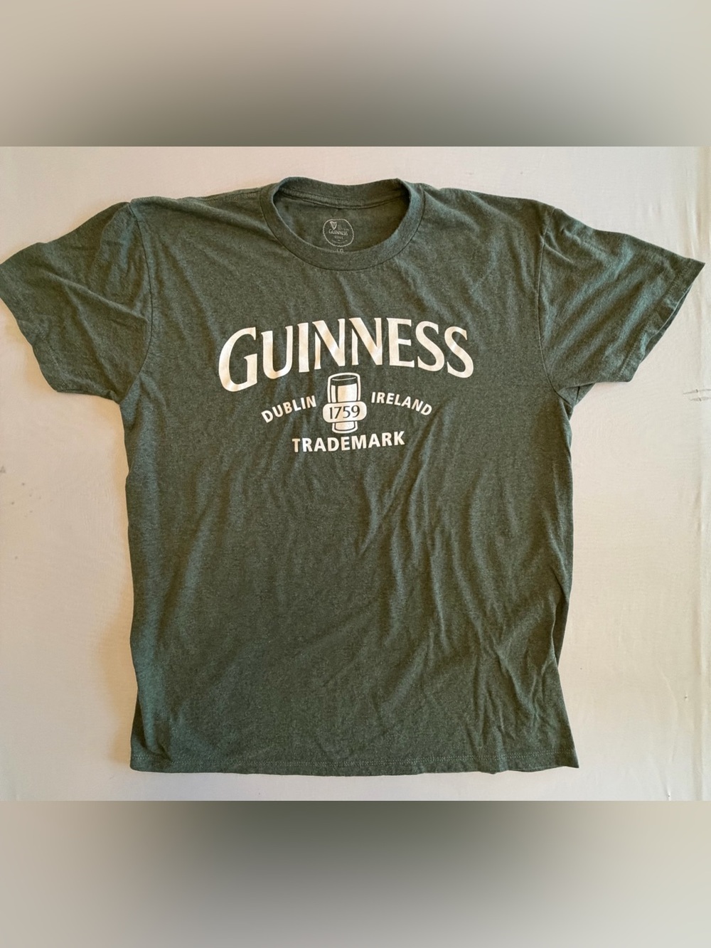 Guinness Beer T-Shirt Men’s Size Large Graphic Tee